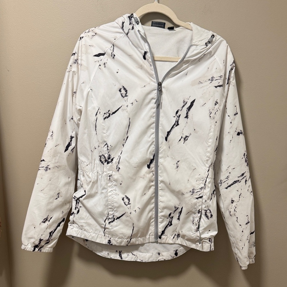New Balance Women's White and Black Patterned rain Jacket